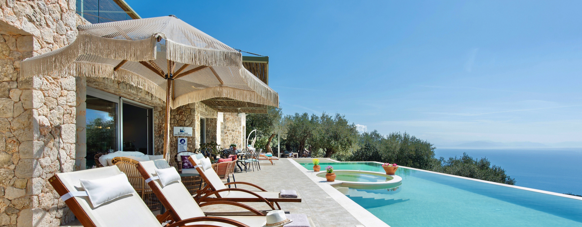 Blick vom Ferienhaus auf das Meer